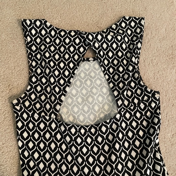 H&M black and white patterned A-line dress,xs - Picture 3 of 5